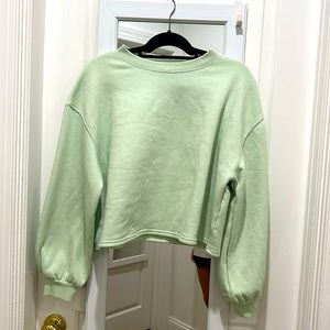 Cropped, crew neck